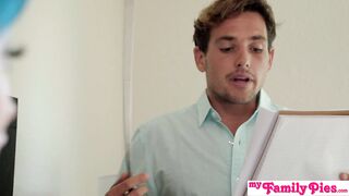 Clever Stepsis Jewelz Blu Plays Dumb to Get Stepbro’s Fat Dick in her Greedy Pussy – S11:E1